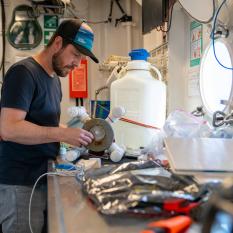 Fabio De Leo in lab